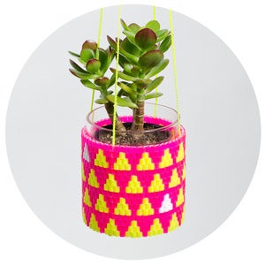 Image of Woven Bead Planter (pink and yellow triangles)