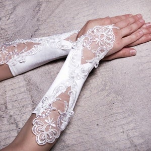 Image of Pair of Lace One-Finger Gloves (Multi Options)