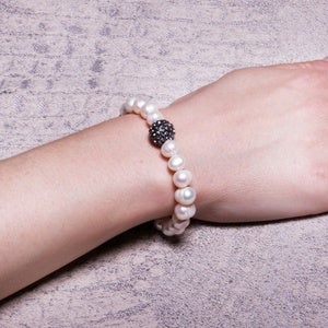 Image of Freshwater Pearl Bracelet with Jeweled Bead