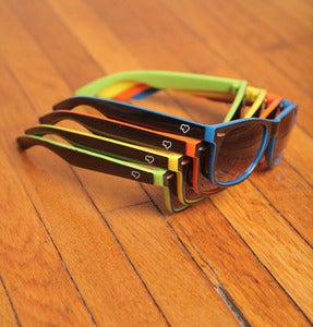 Image of simple two-tone wayfarer