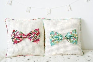 Image of *SOLDE*Coussin Bow en Liberty of London *BETSY*