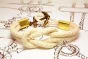 Image of Pulsera Nudo de Rizo Blanca