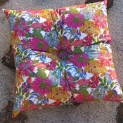 Image of ANGELICA GARLA square buttoned cushion