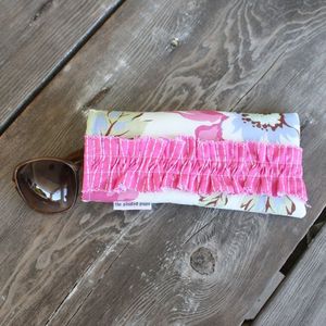 Image of sunnies case - gypsy caravan