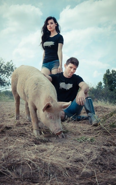 Image of *LIMITED EDITION* GUYS JOHN BARTLETT + FARM SANCTUARY "AMBASSADOR COLLECTION" PIG TEE