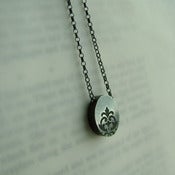 Image of Oval 'Lys' motif necklace