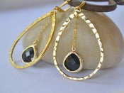 Image of Gold Teardrop and Black Teardrop and Gold Chain Dangle Earrings - EFA011
