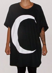 Image of MAXI TEE "MOON" BLACK/WHITE
