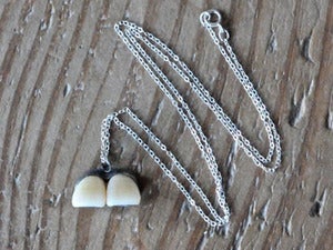 Image of CENTRAL INCISOR pendant