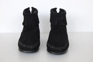 Image of Minnetonka Back Zipper Boot black