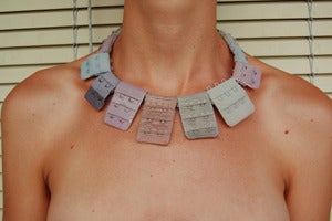 Image of COLLAR DESABROCHADO