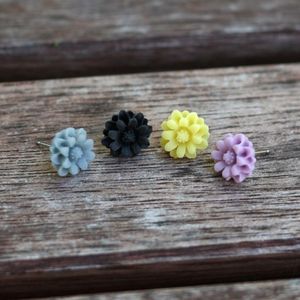 Image of Baby Chrysanthemum Earrings