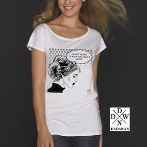 Image of T-shirt femme ample I m not afraid to walk this world alone