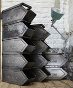 Image of petites caisses valentini / small boxes valentini