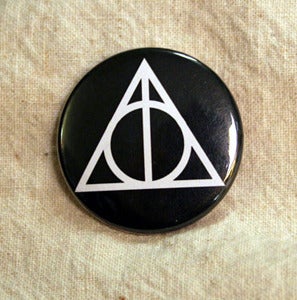 Image of Button of the Deathly Hallows