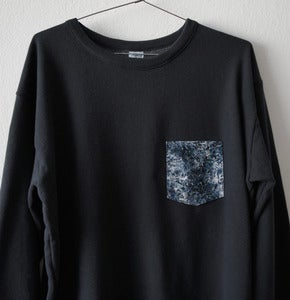 Image of MARBLE POCKET BLACK SWEATSHIRT