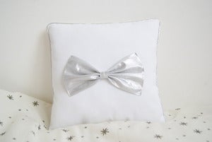 Image of *SOLDE* Coussin Bow SILVER! 