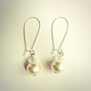 Image of Jarah // Pearl and Swarovski Earrings