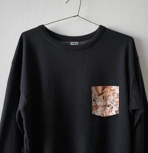 Image of PIGS POCKET BLACK SWEATSHIRT