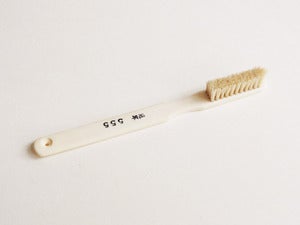 Image of 555 White Brush