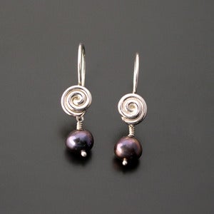 Image of Rosette with black pearl