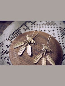 Image of Fox and Feather Fable Earring
