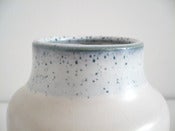 Image of Vase / Blanc et bleu-vert moucheté