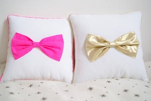 Image of Petit Coussin Noeud Rose Fluo ou Doré