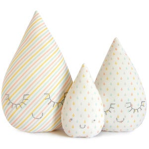 Image of Famille Goutte Sleeping in the rain