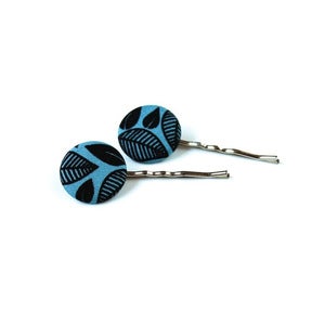 Image of Tropical Fauna Button Hair Pins