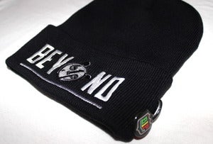Image of Black BEYOND Beanie (white/grey)