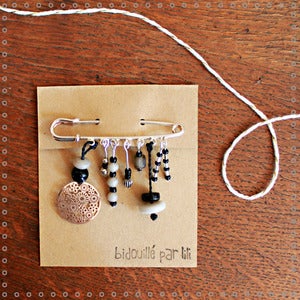 Image of Broche Épinglé&nbsp;par&nbsp;lili  "Black&nbsp;White"