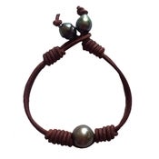 Image of mini chunky pearl bracelet.
