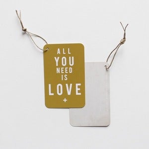 Image of 5 Étiquettes cadeaux "ALL YOU NEED IS LOVE" / VIEIL OR
