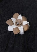 Image of BLOSSOM CLIP/PIN Cream & Gold, Petite