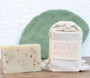 Bergamot Grapefruit Soap with Lemon Peel and Earl Grey Tea Image of Bergamot Grapefruit Soap with Lemon Peel and Earl Grey Tea