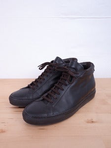 Image of Common Projects - Achilles Mid Brown Trainers