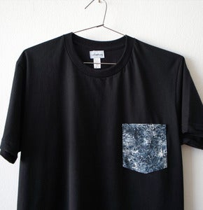 Image of MARBLE POCKET TEE (black)