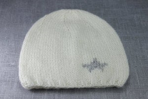 Image of Bonnet bébé en cachemire écru avec étoile grise brodée