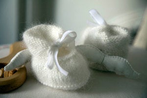 Image of Bottines bébé angora avec ailes d'ange en lin