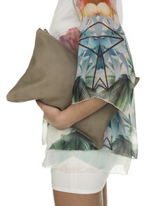 Image of Maxi Pochette Signature Taupe