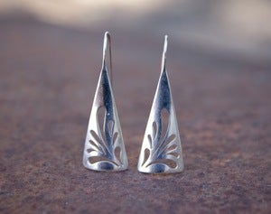 Image of Droplets Tri-curve Earrings